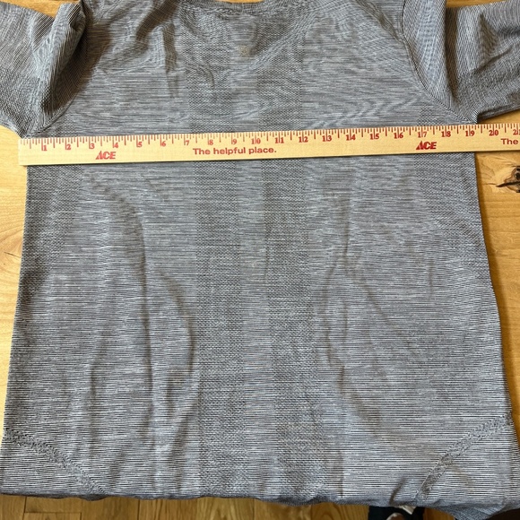 LULULEMON SWIFTLY TECH TEE SHIRT 8 LONG SLEEVE HEATHER GRAY STRETCH ATHLETIC GYM - Picture 7 of 12